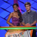 zac-efron-2012-kca-4.jpg