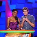 zac-efron-2012-kca-5.jpg