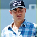 zac-efron-asanebo-lunch-in-los-angeles-03.jpg