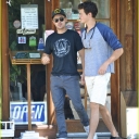 zac-efron-lunch-with-dylan-01.jpg