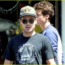 zac-efron-lunch-with-dylan-02.jpg