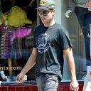 zac-efron-lunch-with-dylan-07.jpg