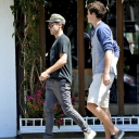 zac-efron-lunch-with-dylan-09.jpg