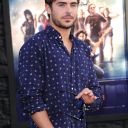 zac-efron-rock-of-ages-los-angeles-premiere-3.jpg