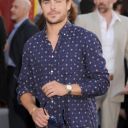 zac-efron-rock-of-ages-los-angeles-premiere-37.jpg