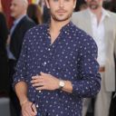 zac-efron-rock-of-ages-los-angeles-premiere-38.jpg