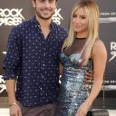 zac-efron-rock-of-ages-los-angeles-premiere-56.jpg