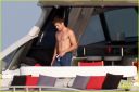 zac-efron-shirtless-july-4-saint-tropez-01.jpg