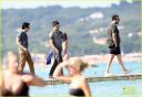 zac-efron-shirtless-july-4-saint-tropez-13.jpg