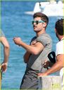 zac-efron-shirtless-july-4-saint-tropez-21.jpg